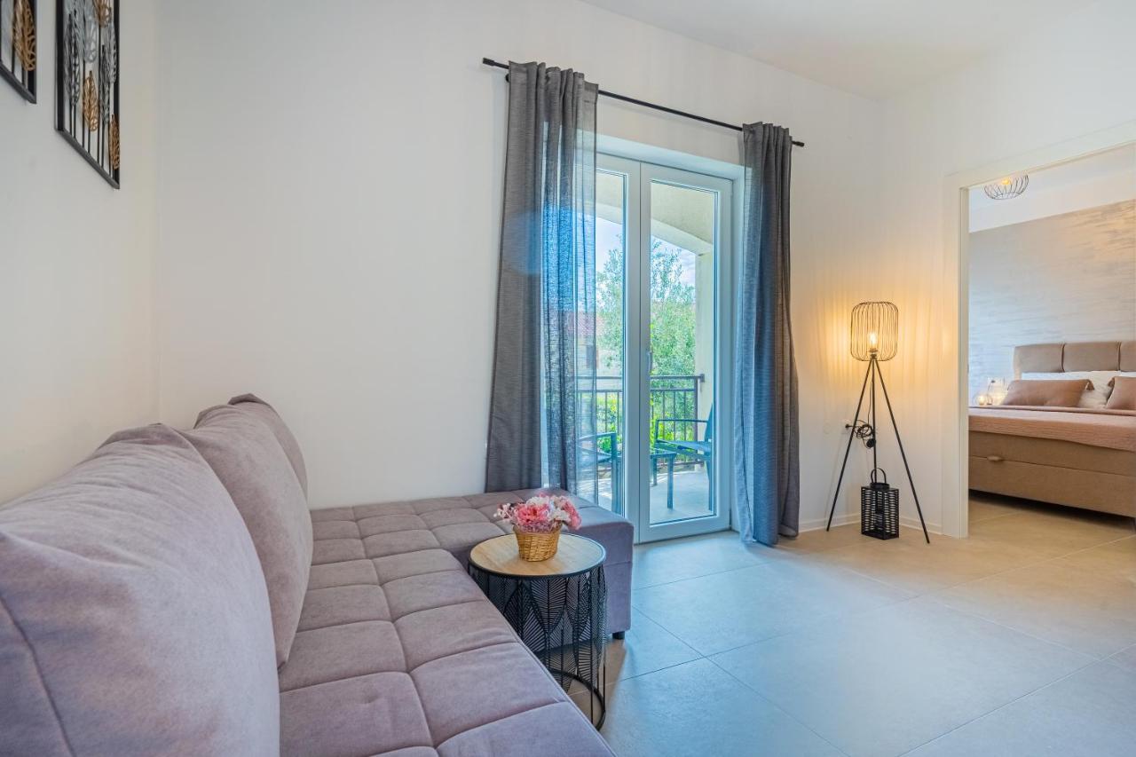 Apartments Ivanka Крес Екстериор снимка
