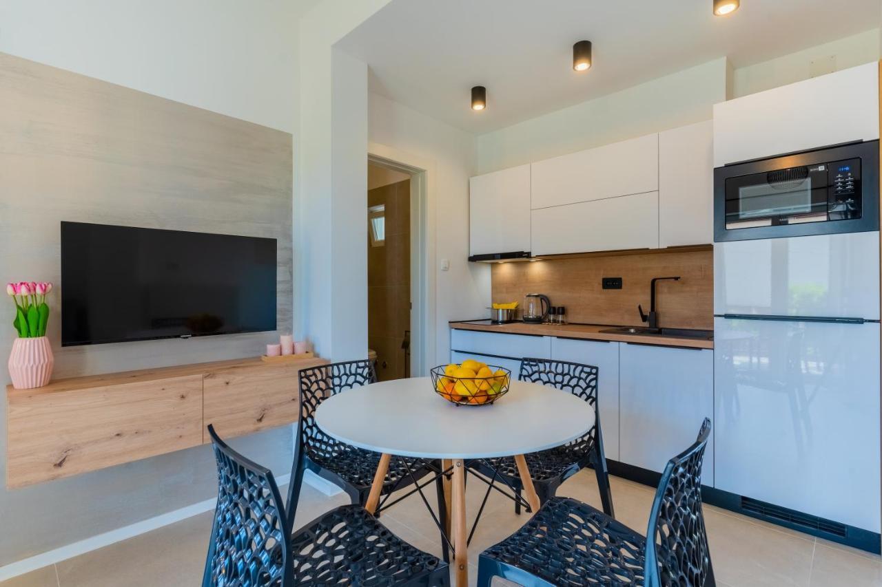 Apartments Ivanka Крес Екстериор снимка