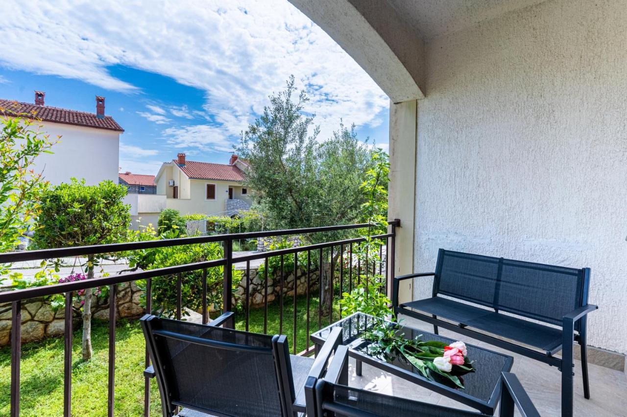 Apartments Ivanka Крес Екстериор снимка