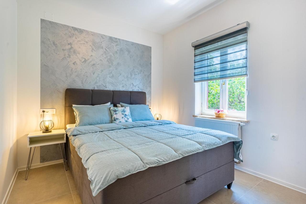 Apartments Ivanka Крес Екстериор снимка